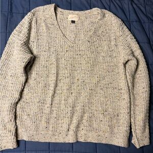 Universal Thread women’s Speckled Cream V-Neck Sweater